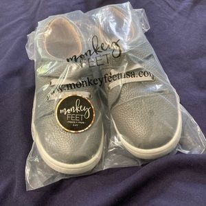 NWT Monkey Feet Gray Low Tops 3-4Y